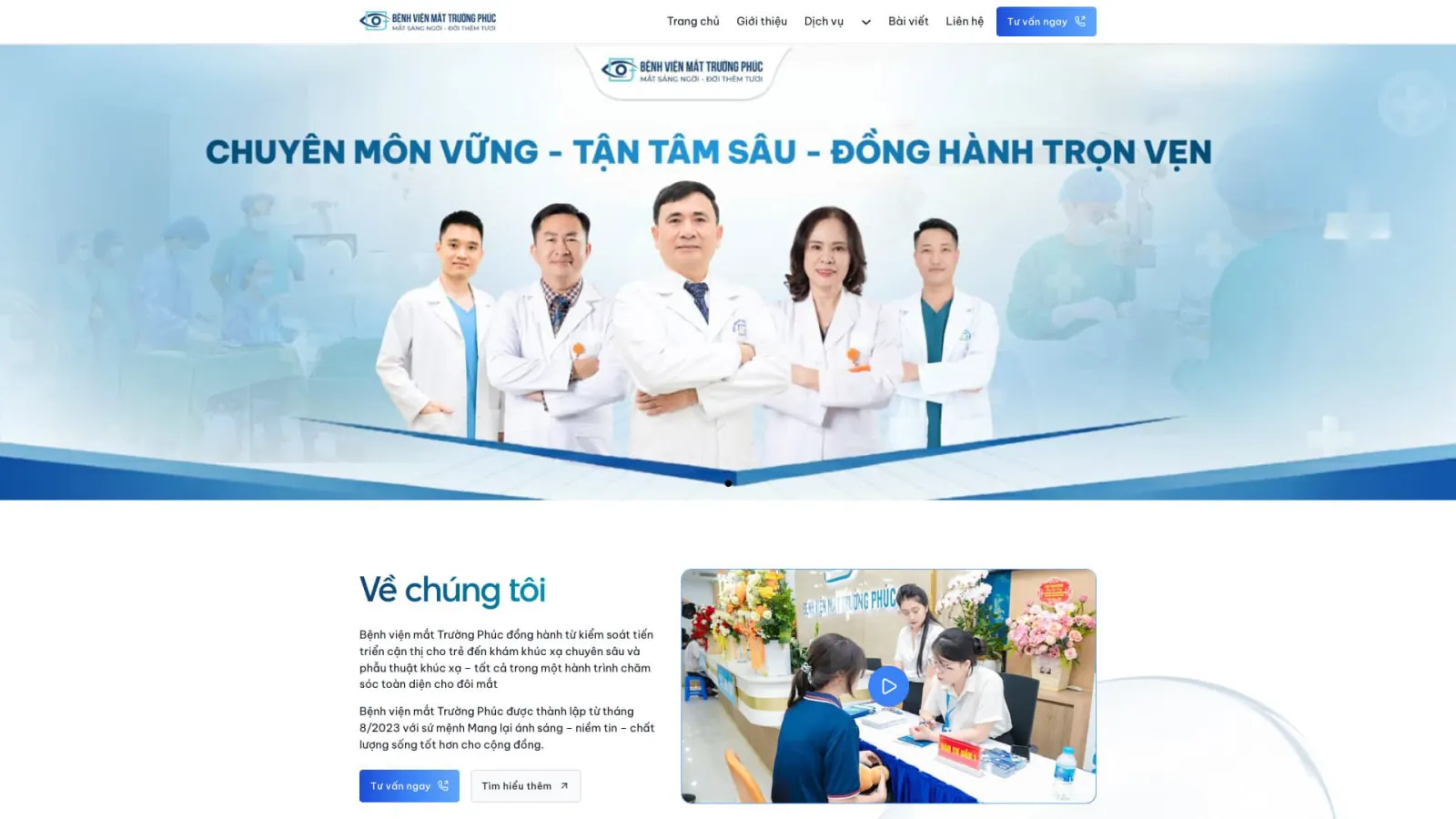 Truong Phuc homepage hero: six doctors in white coats under the slogan 'Chuyên môn vững - Tận tâm sâu - Đồng hành trọn vẹn', followed by an 'About us' section with a reception photo.